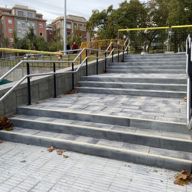 Millora de l’accessibilitat de les escales Pça. Ferran Casablancas